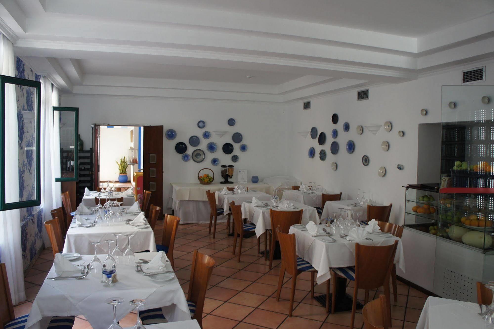 Amparo Hotel Machico  Exterior photo